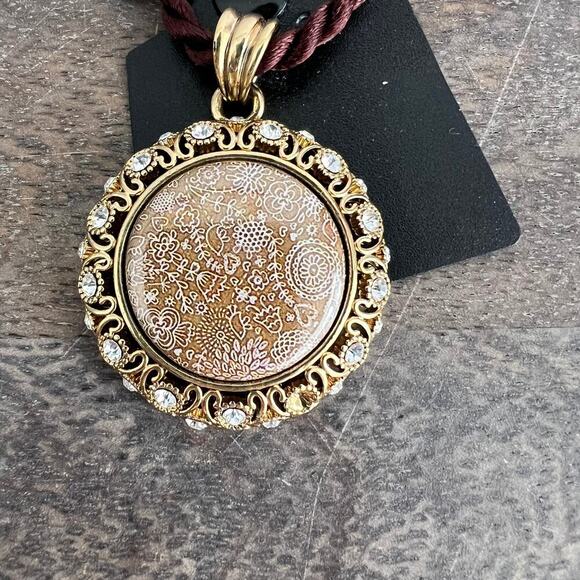 🍭6/$30 New (with defect) Magnabilities Victorian Style Pendant Necklace - Picture 6 of 8